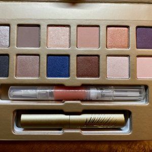 NIB Stila Trust in Love Gift Set